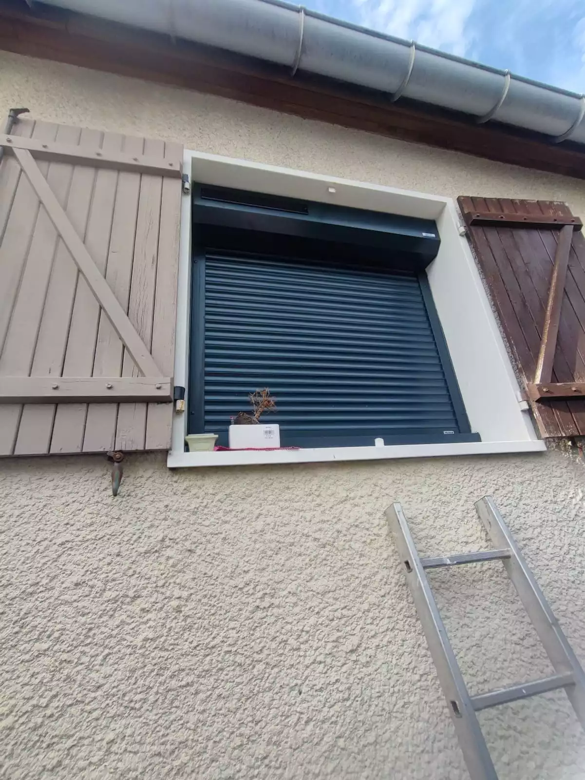 Installation portail coulissant motorisé, portillon, clôture aluminium - 011 - OUVERTIS - Neuilly-Plaisance